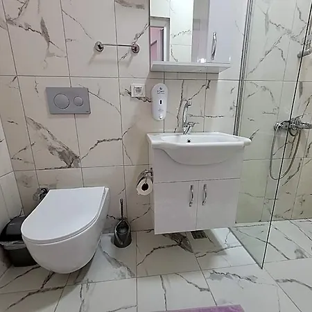Cetin Hostel *